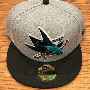 NHL San Jose Sharks NEW Fitted New Era Gray and black cap hat 7 3/4